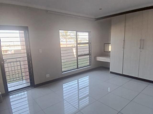 3 Bedroom Apartment / Flat For Sale in Winchester Hills