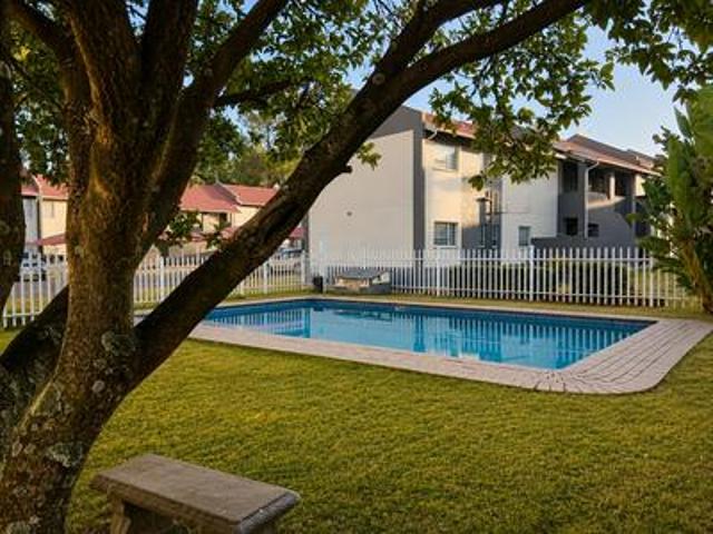 3 bedroom apartment / flat on the ma.