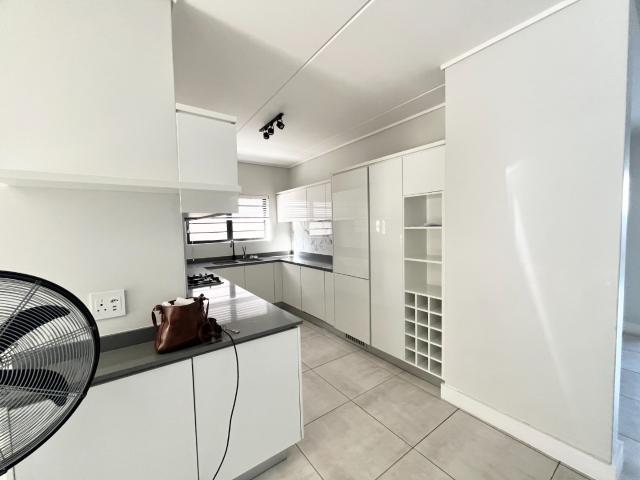 3 Bedroom Apartment / Flat To Rent in The Polofields