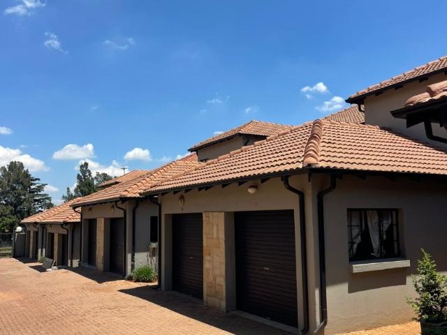 3 Bedroom Apartment / Flat To Rent in Bedfordview