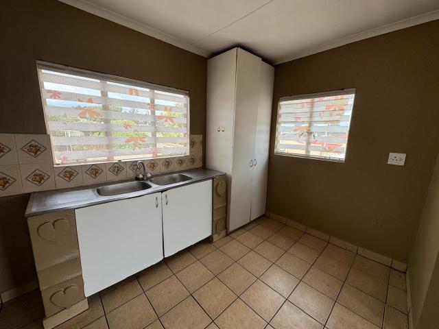 3 Bedroom Apartment / Flat To Rent in Bosmont