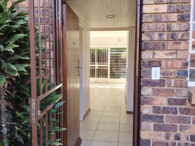 3 Bedroom Apartment / Flat To Rent in Kensington B