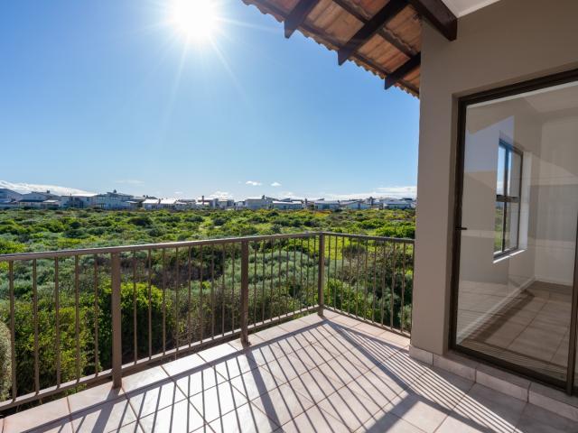 3 Bedroom Apartment / Flat To Rent in Langebaan Country Estate