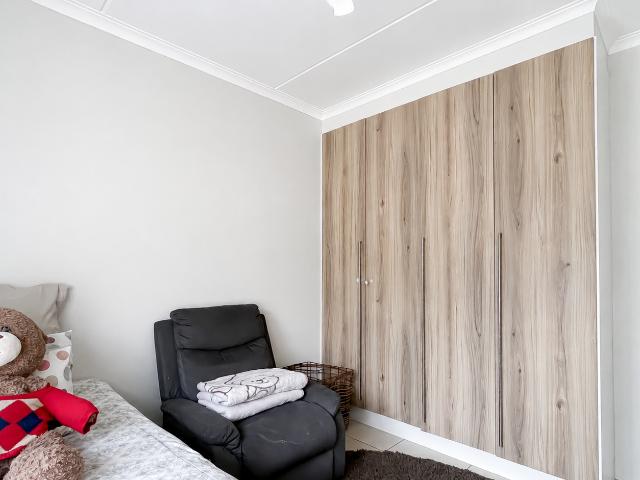 3 Bedroom Apartment / Flat To Rent in Linbro Park