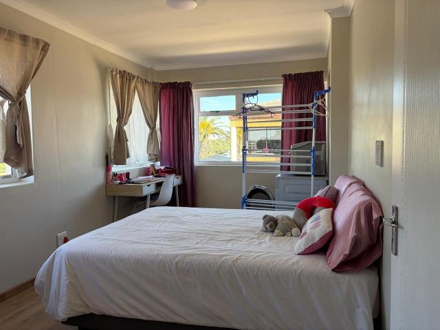 3 Bedroom Apartment / Flat To Rent in Melkbosstrand Central
