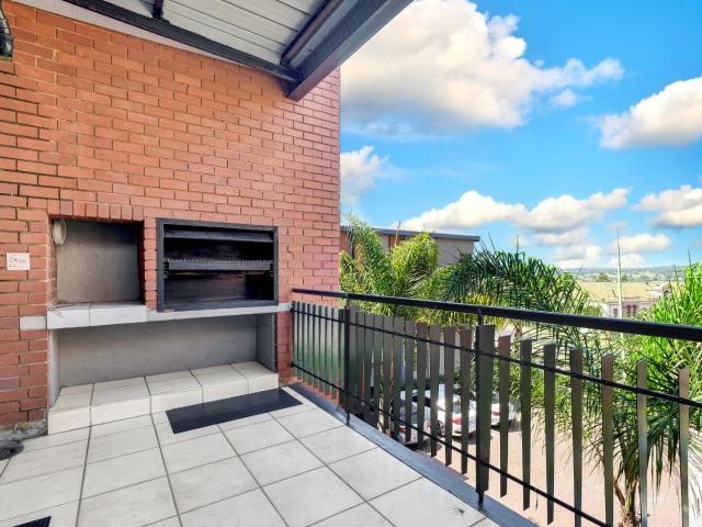 3 Bedroom Apartment / Flat To Rent in Morningside