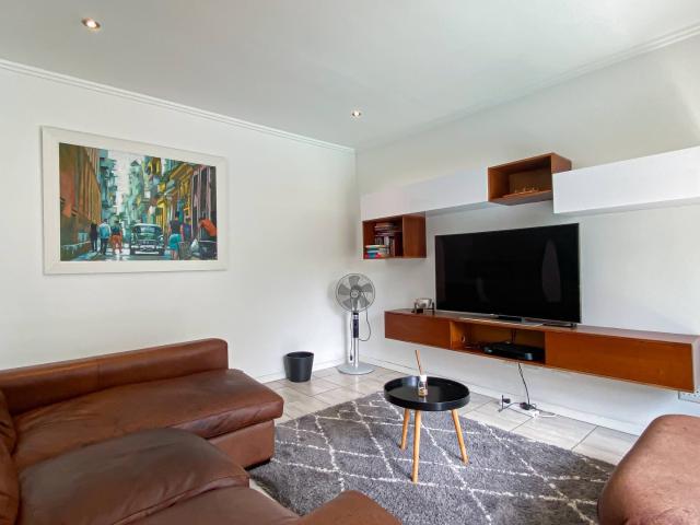 3 Bedroom Apartment / Flat To Rent in Morningside Manor