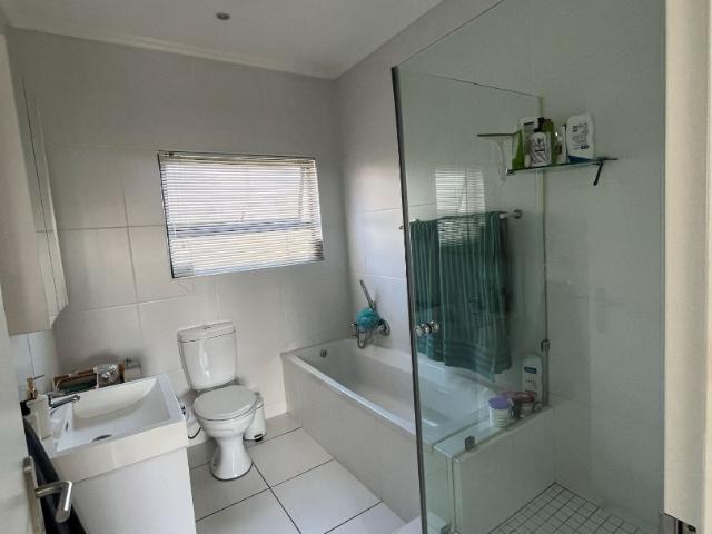 3 Bedroom Apartment / Flat To Rent in Paulshof