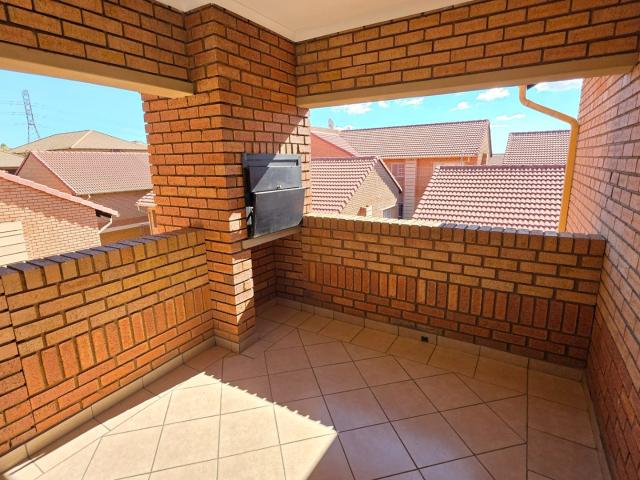 3 Bedroom Apartment / Flat To Rent in Silver Lakes