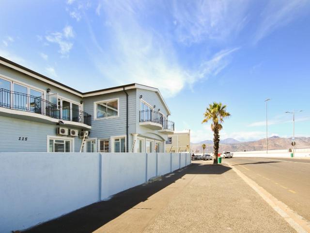 3 Bedroom Apartment / Flat To Rent in Strand North