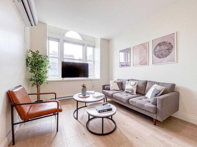3 Bedroom Apartment for Rent at 1427 Rue Pierce, Montréal, QC H3H 2K1