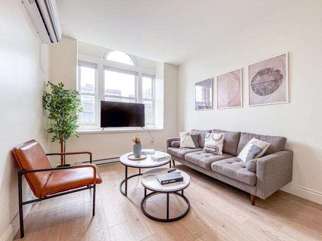 3 Bedroom Apartment for Rent at 1427 Rue Pierce, Montréal, QC H3H 2K1