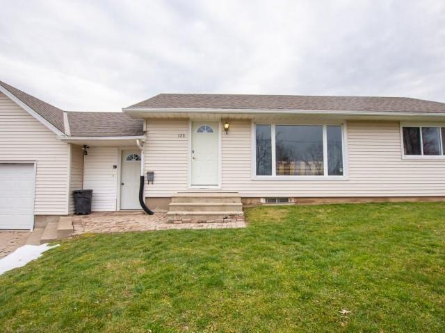 3 Bedroom Apartment for Rent at 129 Jacobson Ave, St. Catharines, ON L2T 3A6 Glenridge