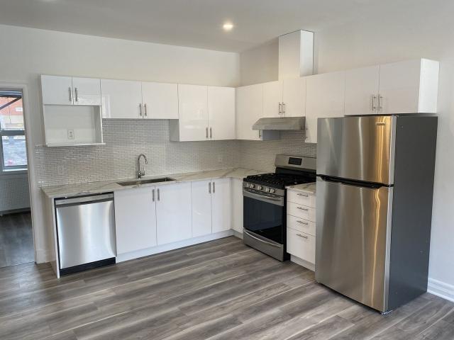3 Bedroom Apartment for Rent at 4810 Ch Queen Mary, Montréal, QC H3W 1W9 Snowdon