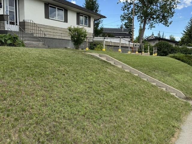3 Bedroom Apartment for Rent at 404 Thornhill Pl Nw, Calgary, AB T2K 2S5 Thorncliffe