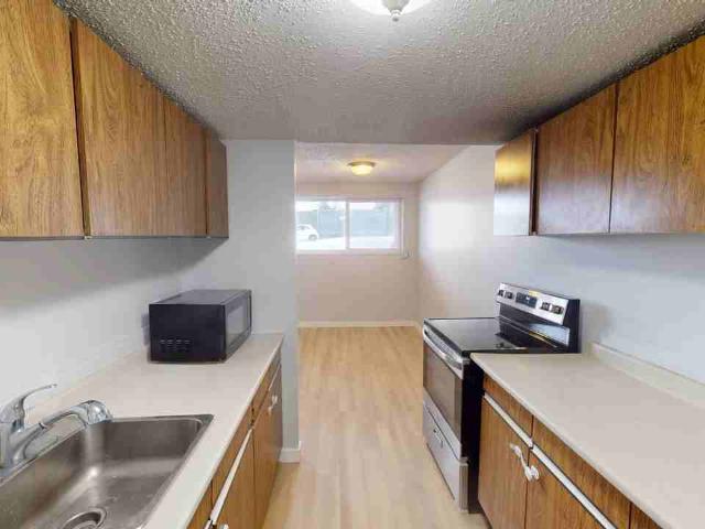 3 Bedroom Apartment for Rent at 412 3 412 Sabrina Rd Sw, Calgary, AB T2W 1P9 Southwood