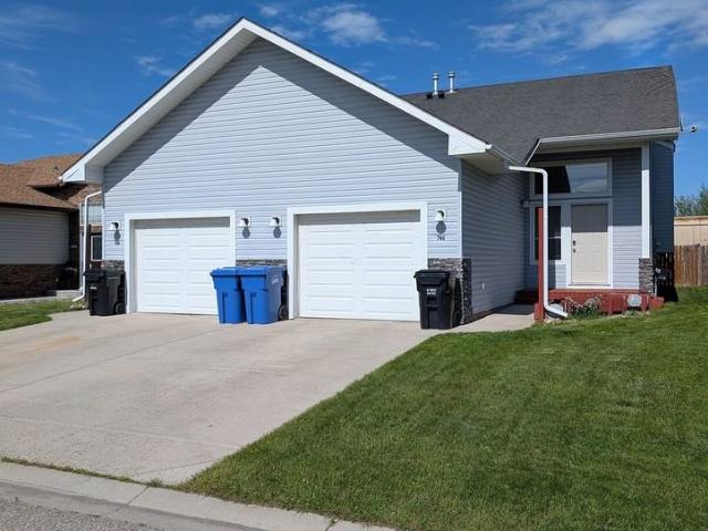 3 Bedroom Apartment for Rent at 746 A 746 Carriage Ln Dr, Carstairs, AB T0M None