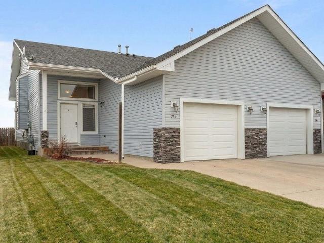 3 Bedroom Apartment for Rent at 748 A 748 Carriage Ln Dr, Carstairs, AB T0M None