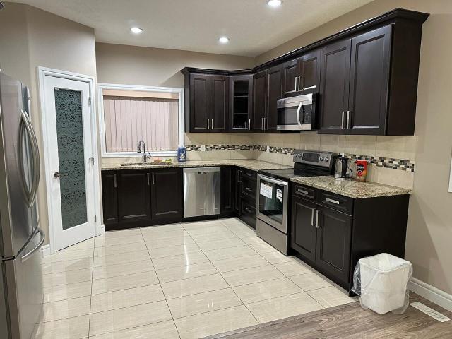 3 Bedroom Apartment for Rent at 9020 90 Ave Nw, Edmonton, AB T6C 3V8 Bonnie Doon