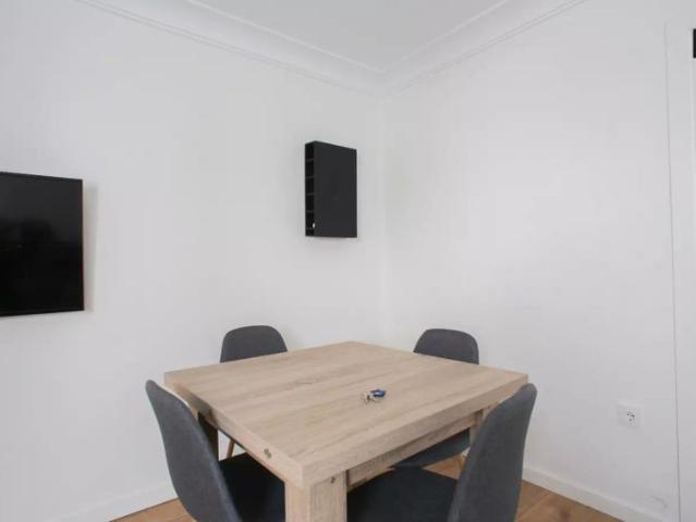 3 bedroom apartment for rent in modern 3 bedroom apartment in Quatre Carreres
