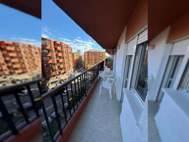 3 bedroom apartment for rent in Alicante with central air conditioning, perfect for professionals and students, couples allowed