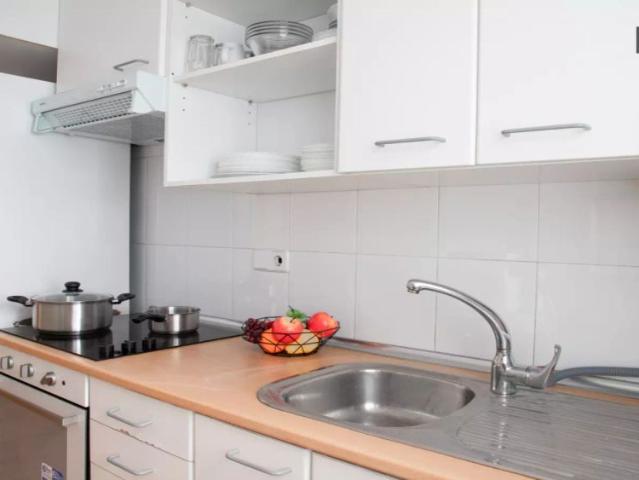 3 bedroom apartment for rent in Aluche, no internet available