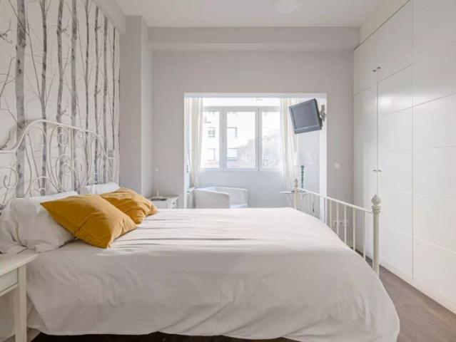 3 bedroom apartment for rent in Cuatro Caminos for professionals and students
