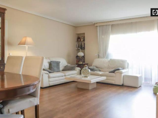 3 bedroom apartment for rent in Delicias, Madrid