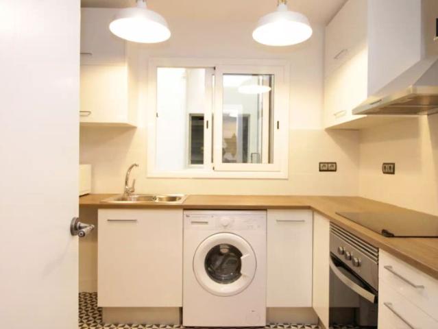 3 bedroom apartment for rent in El Poble Sec