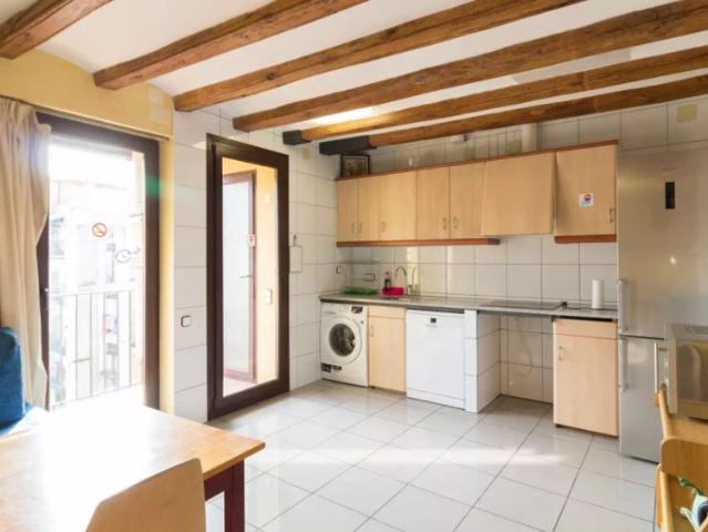 3 bedroom apartment for rent in El Raval, Barcelona