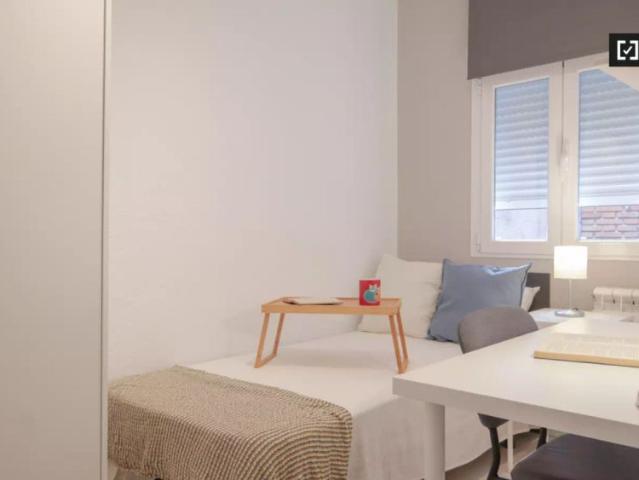 3 bedroom apartment for rent in Lucero, Madrid