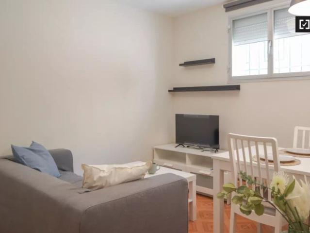 3 bedroom apartment for rent in Lucero, Madrid