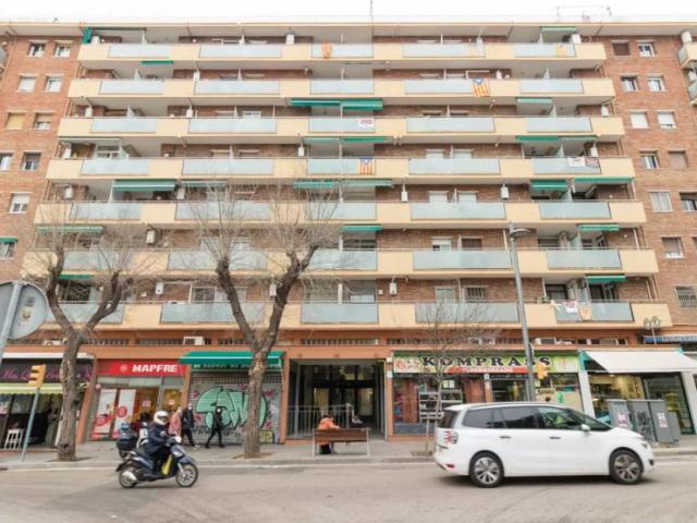 3 bedroom apartment for rent in La Bordeta, couples allowed