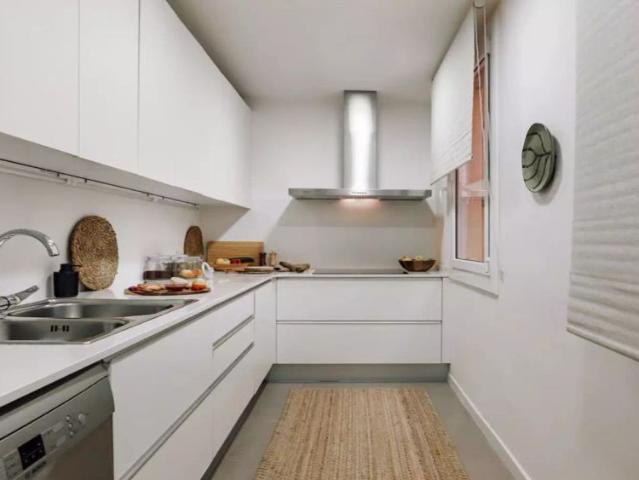 3 bedroom apartment for rent in La Dreta de l'Eixample perfect for professionals and couples