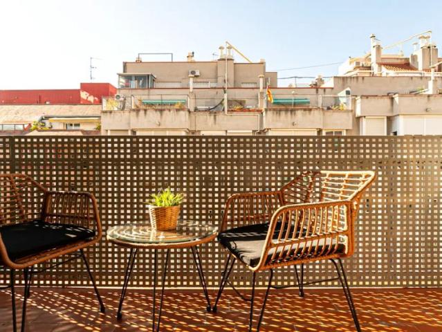 3 bedroom apartment for rent in La Sagrada Família, all bills included