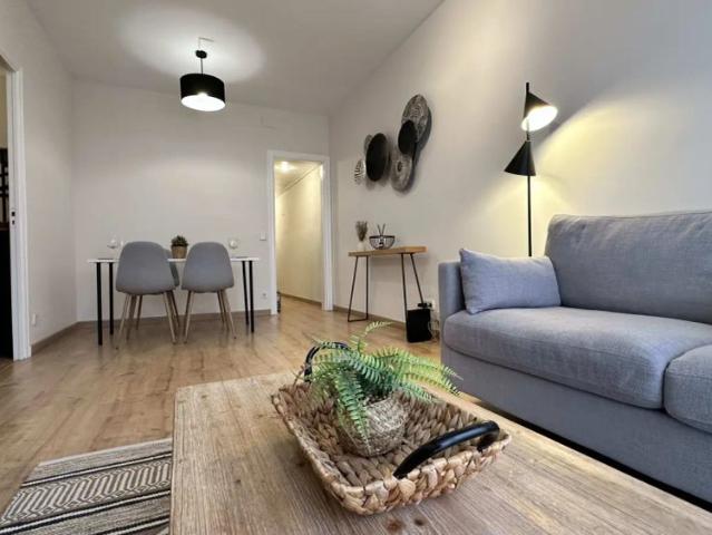 3 bedroom apartment for rent in La Sagrada Família, all bills included