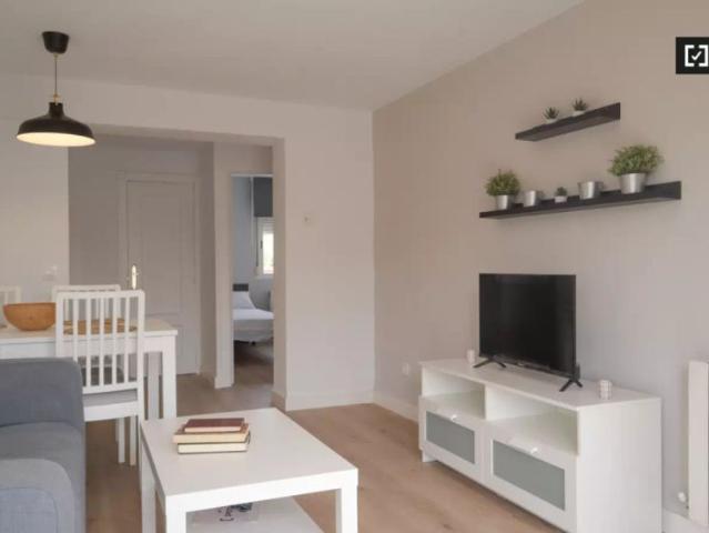 3 bedroom apartment for rent in Portazgo