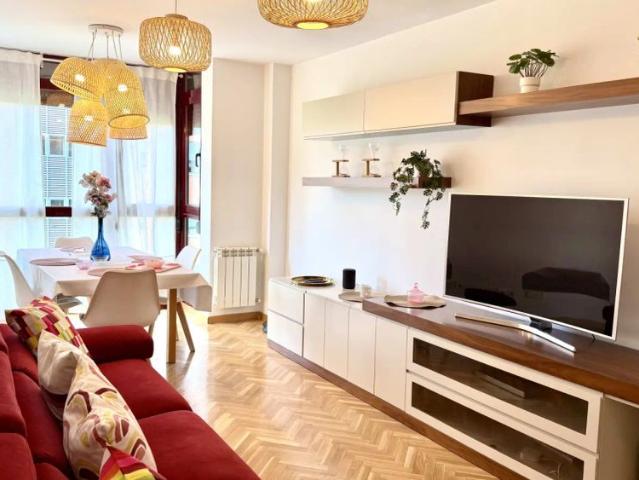 3 bedroom apartment for rent in San Fermín, all bills included