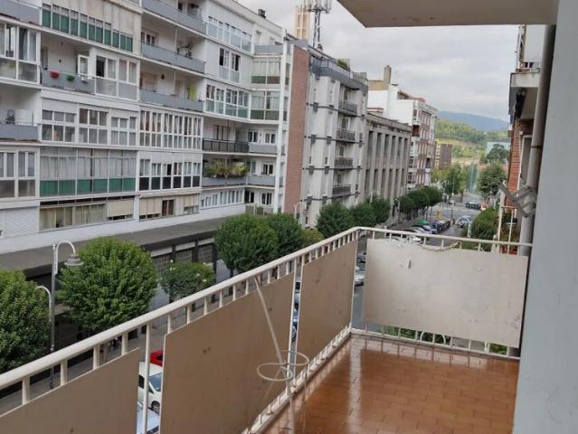 3 bedroom apartment for rent in San Pedro de Deustu, bills included
