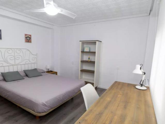 3 bedroom apartment for rent in Valencia
