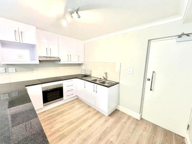 3 Bedroom apartment for sale in Observatory, Cape Town