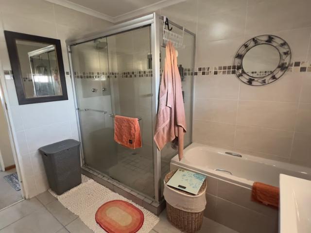 3 Bedroom Apartment For Sale in Fish Hoek