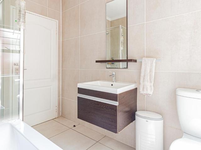 3 Bedroom apartment for sale in Fourways, Sandton