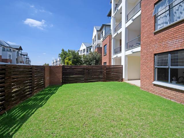 3 Bedroom Apartment For Sale in Greenstone Hill