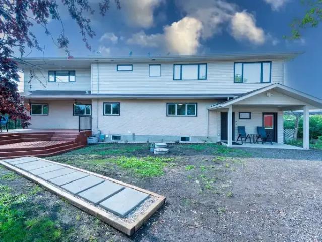 3 Bedroom Apartment Gibbons AB LS100411051