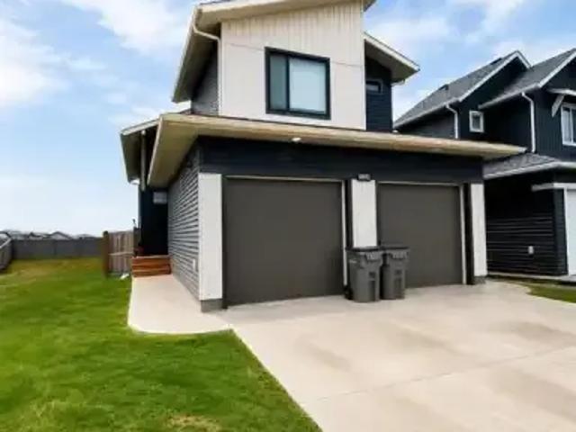 3 Bedroom Apartment Grande Prairie AB 102883590