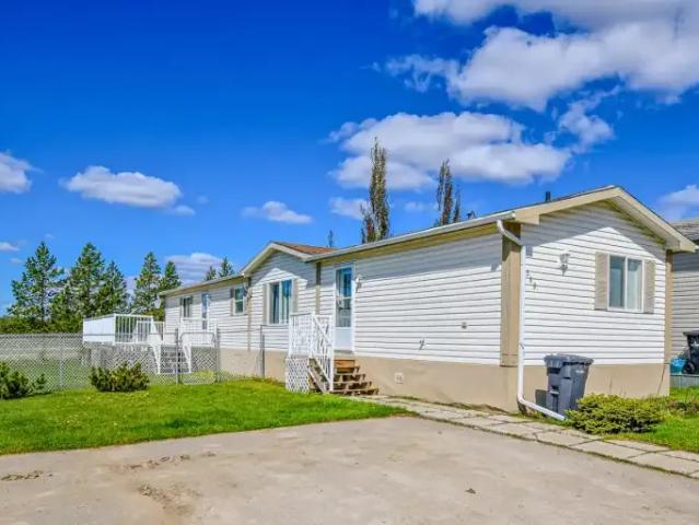 3 Bedroom Apartment Grande Prairie AB 102952079