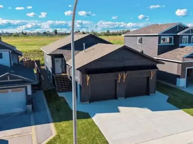 3 Bedroom Apartment Grande Prairie AB 104434113