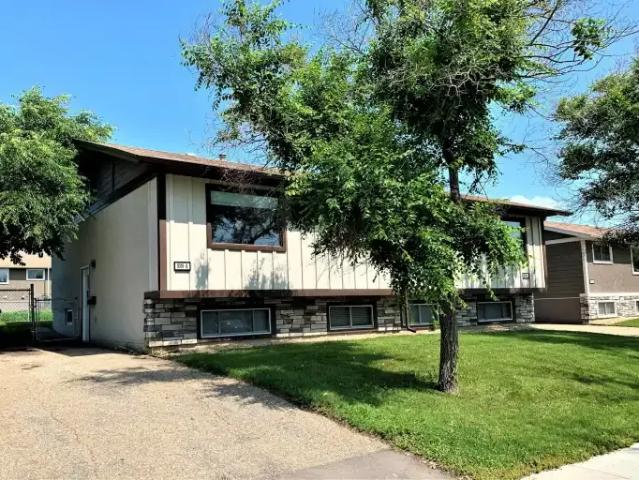3 Bedroom Apartment Grande Prairie AB 104876565
