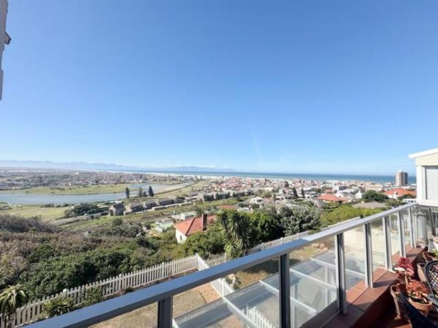 3 Bedroom Apartment in Muizenberg
